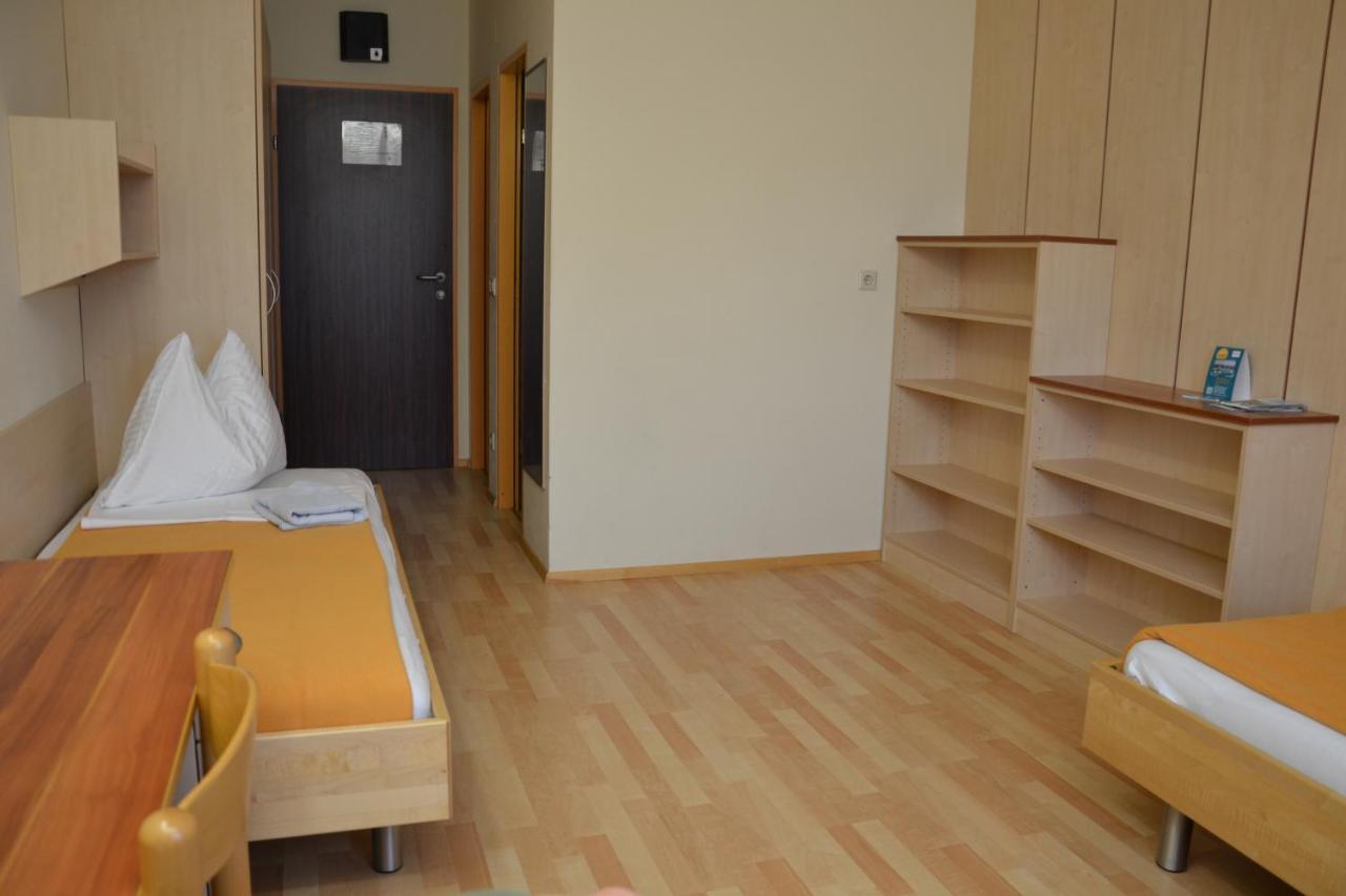 Mladinski Dom - Hostel Klagenfurt am Woerthersee Ngoại thất bức ảnh